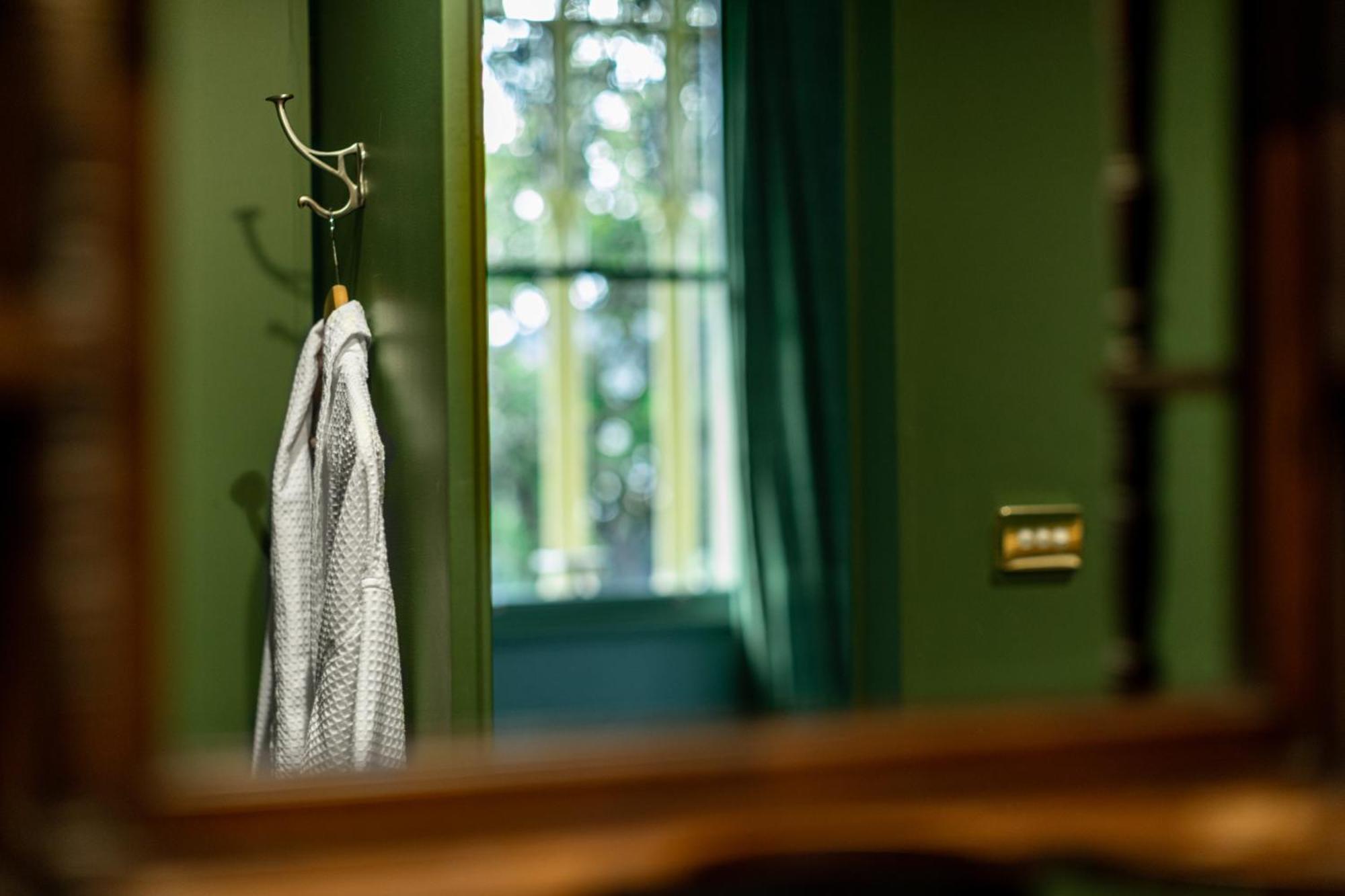 The Corinda Collection Hobart Quarto foto